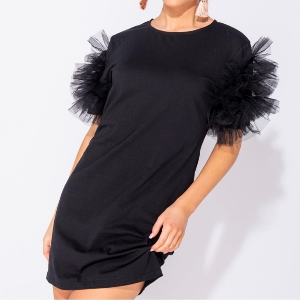 Elegant Black Dress with Tulle Sleeves - Picture 3 of 5